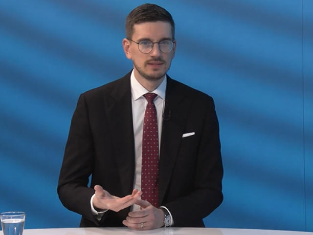 Martin Babocký, Ide o peniaze