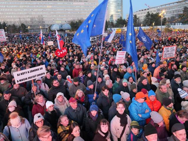 protivládny protest v Bratislave, Kuciak, Sedem rokov, zhromaždenie, transparenty