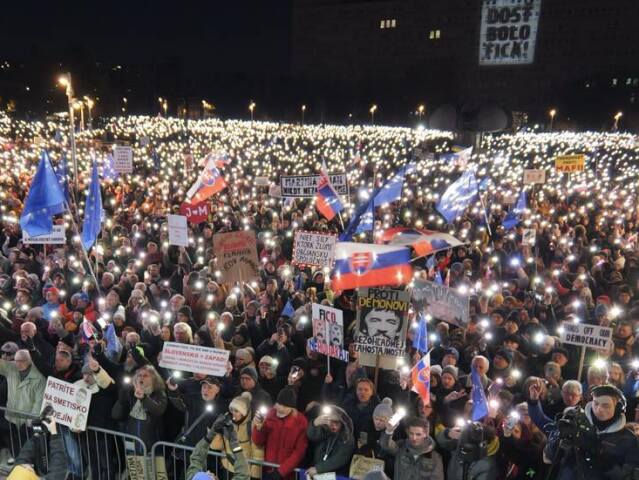 protivládny protest v Bratislave, Kuciak, Sedem rokov, zhromaždenie, transparenty