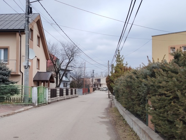 Tisova ulica, Varín