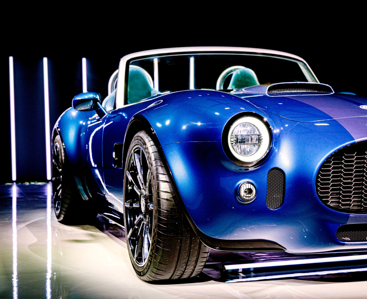 AC-Cobra-GT-Roadster-front-grille