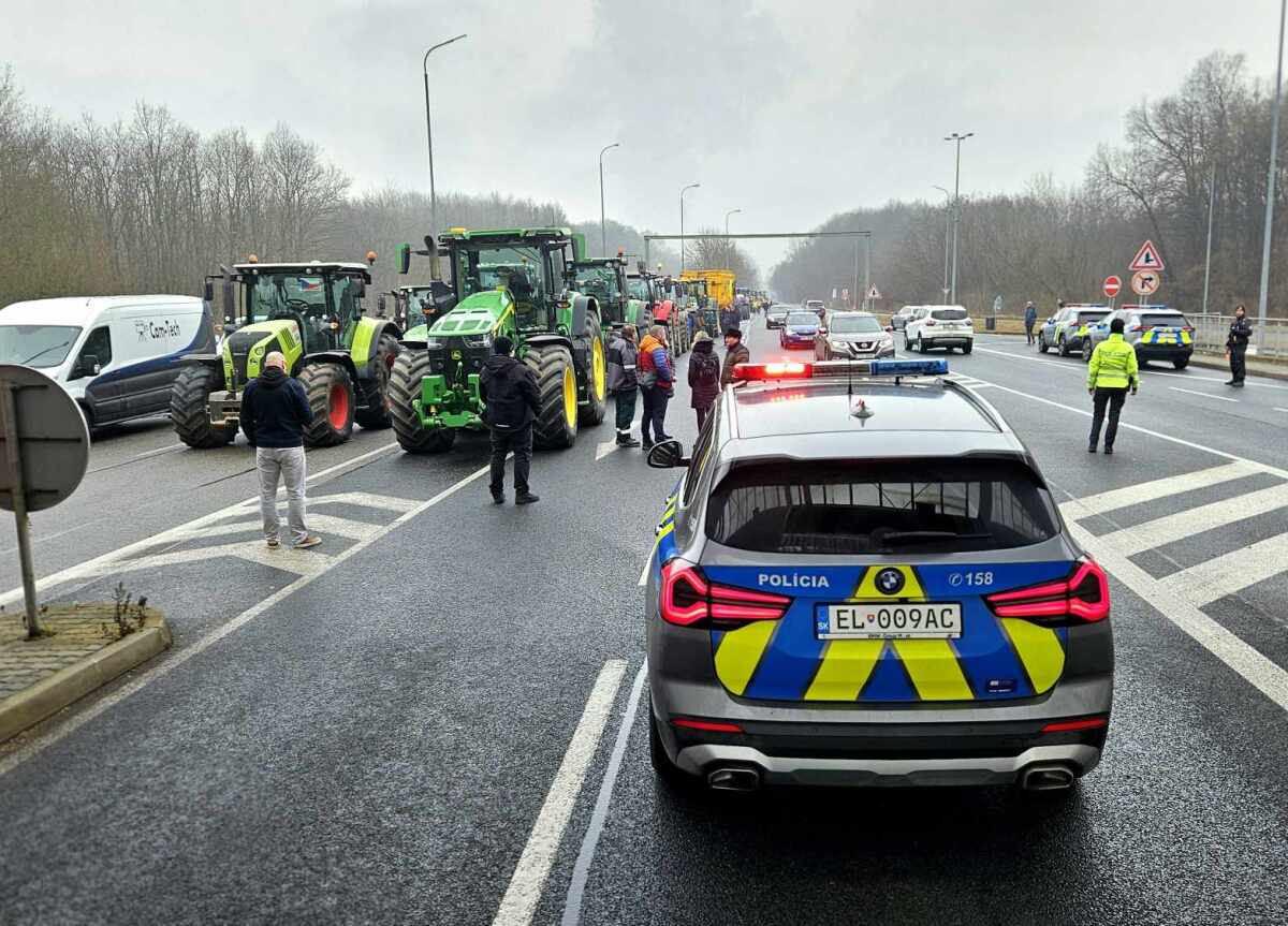 Protest farmárov na priechode Holíč – Hodonín
