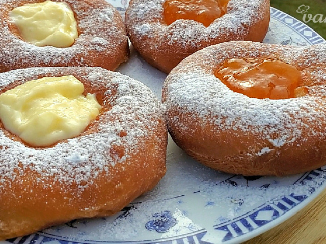 Recepty pred kamerou: Šišky, kysnuté koláče, zemiaková pizza aj nepečené dobroty. 15 najsledovanejších februárových videí 