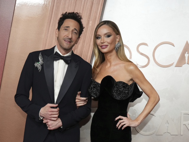 Herec Adrien Brody a jeho partnerka Georgina Chapman.