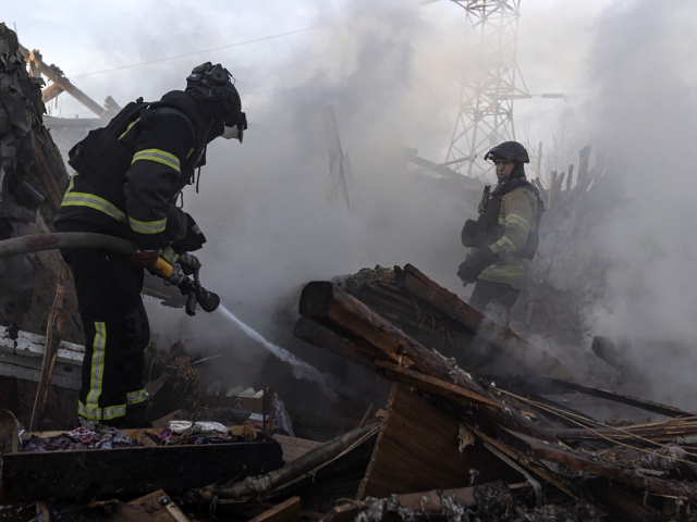 Ukrajinská Kostiantynivka po ruskom vzdušnom útoku 7. marca 2025 (Ukrainian Emergency Service via AP)
