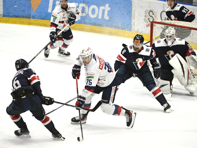 SR hokej TEL predkolo Slovan Zvolen BAX