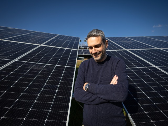 Dimitris Kitsikopoulos, solarny panel, grecko, energeticka komunita, ioannina
