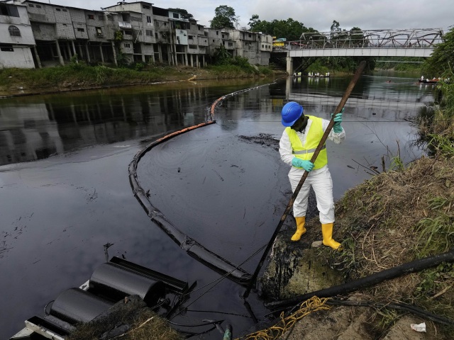 Oil / Spill / Viche river /