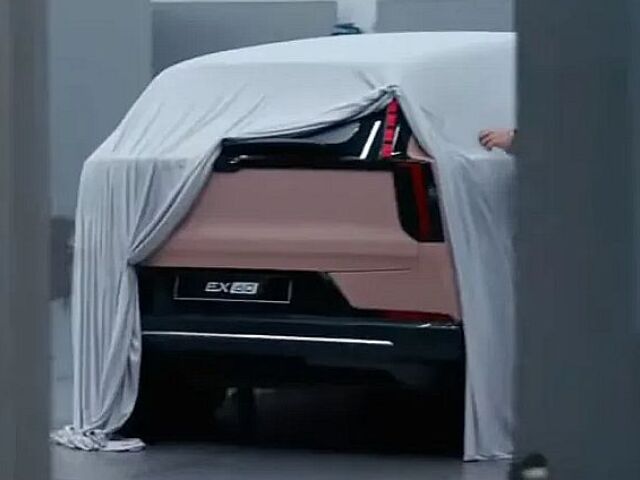 Volvo EX60 - uniknutá snímka hlineného modelu 2025