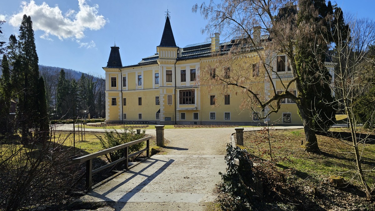 Bocna strana kastiela Betliar