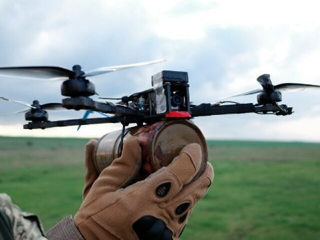 FPV dron s optickým vláknom