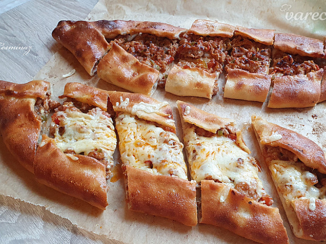 Poznáte tureckú pizzu? Volá sa pide a s týmito receptami ju zvládne upiecť každý
