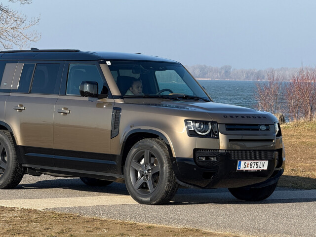 Land Rover Defender 110 P400 X-Dynamic HSE (2025)