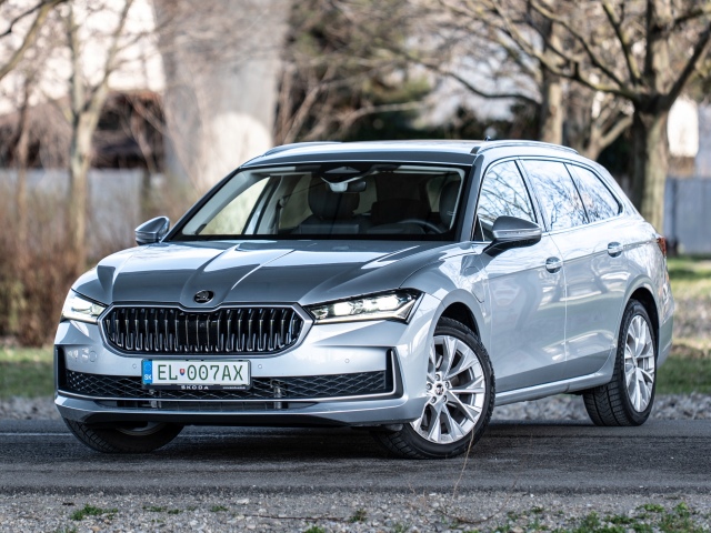 Škoda Superb 1,5 TSI iV - test 2025