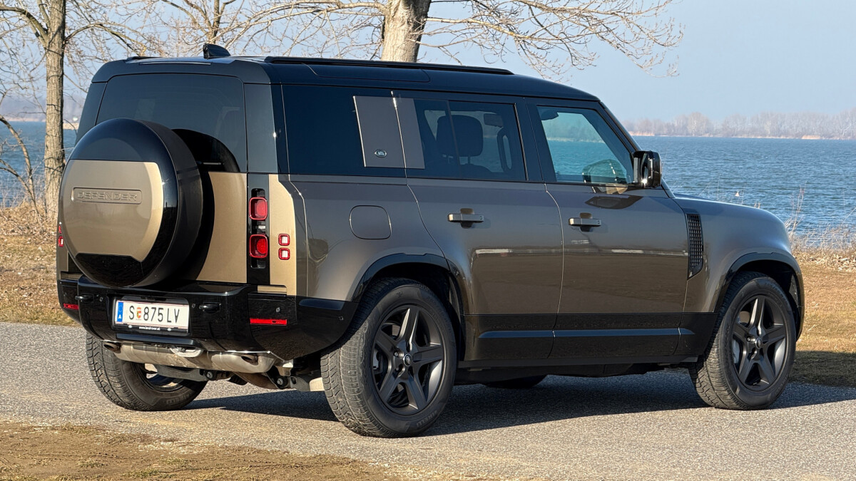 Land Rover Defender 110 P400 X-Dynamic HSE (2025)