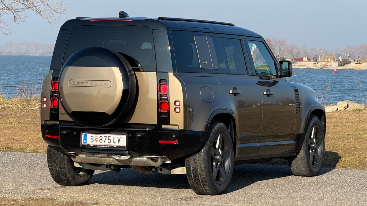 Land Rover Defender 110 P400 X-Dynamic HSE (2025)