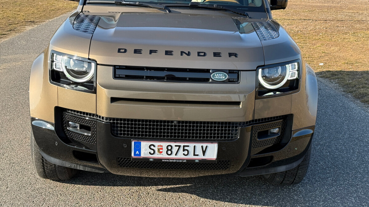 Land Rover Defender 110 P400 X-Dynamic HSE (2025)