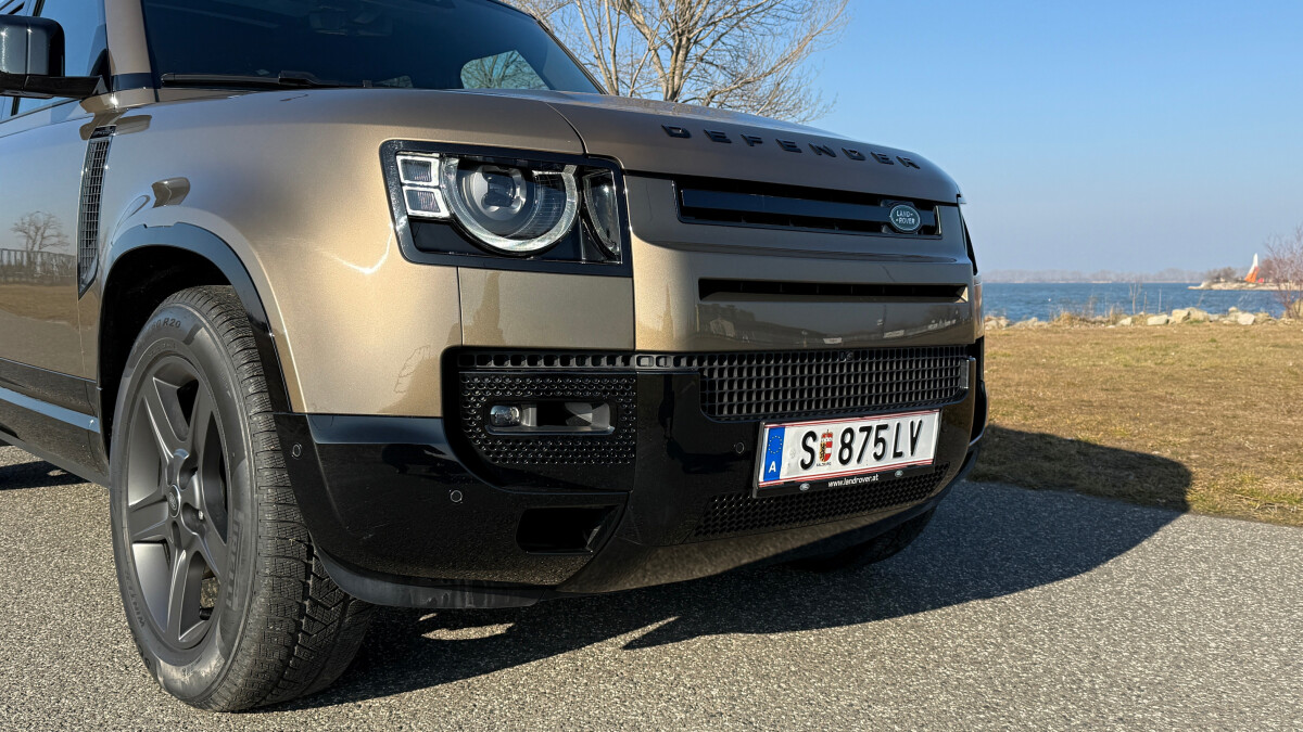 Land Rover Defender 110 P400 X-Dynamic HSE (2025)