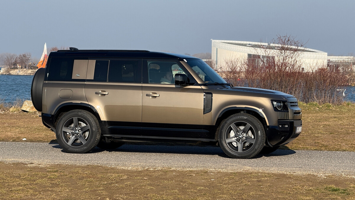 Land Rover Defender 110 P400 X-Dynamic HSE (2025)