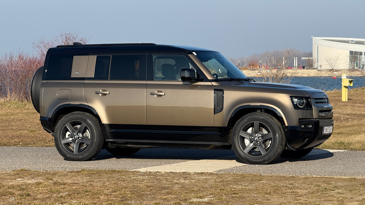 Land Rover Defender 110 P400 X-Dynamic HSE (2025)
