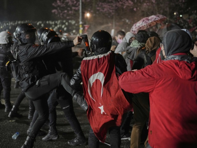 Turkey / Riot /