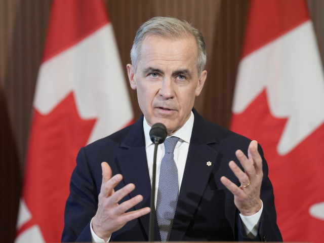 Kanadský premiér Mark Carney hovorí s médiami po stretnutí vládneho výboru pre kanadsko-americké vzťahy a národnú bezpečnosť v Ottawe vo štvrtok 27. marca 2025.