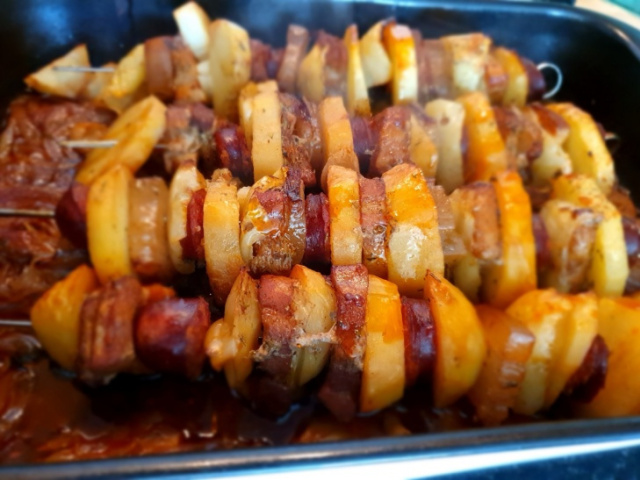 Voňavá dobrota: 12x ražniči, perfektný obed z rúry. Stačí len ponapichovať a upiecť 