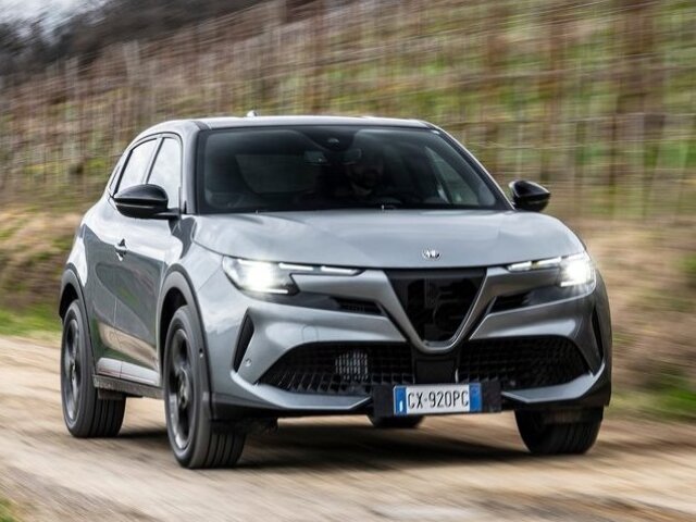 Alfa Romeo Junior Ibrida Q4 - 2025