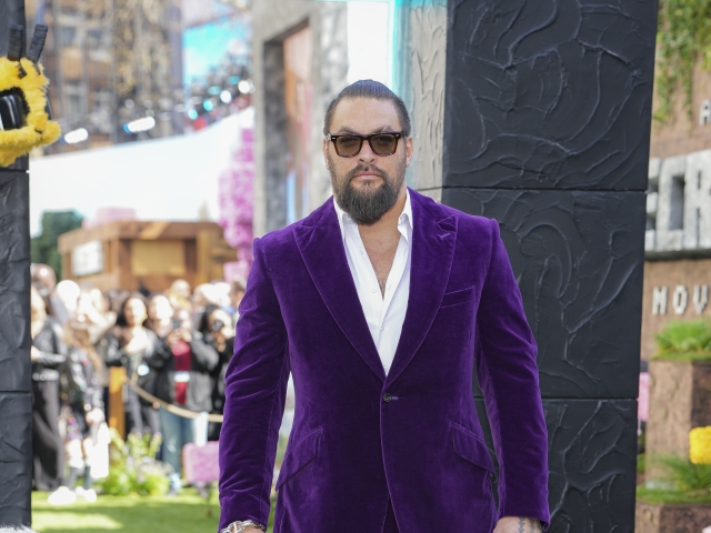 Herec Jason Momoa uviedol v Londýne snímku A Minecraft Movie.