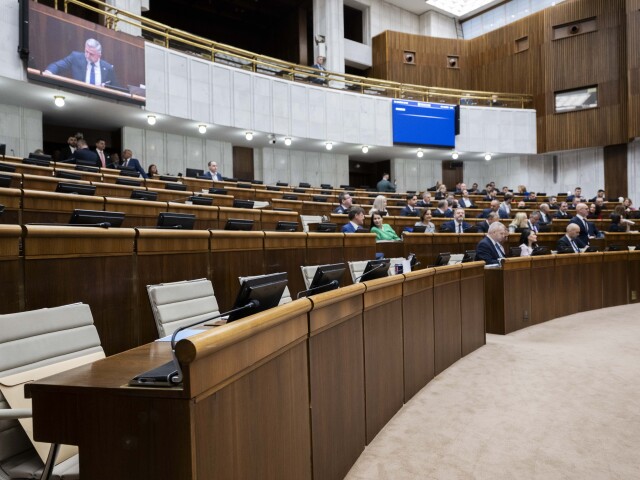 nr sr, mimoriadna schôdza parlament