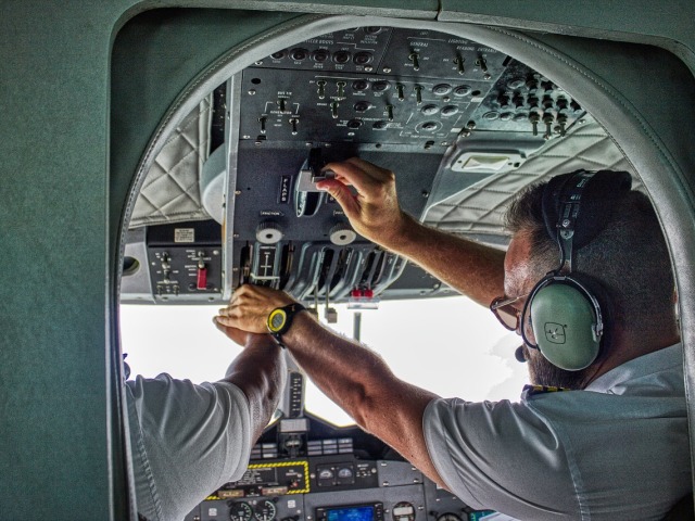 lietadlo, pilot, kabína, kapitán, letisko