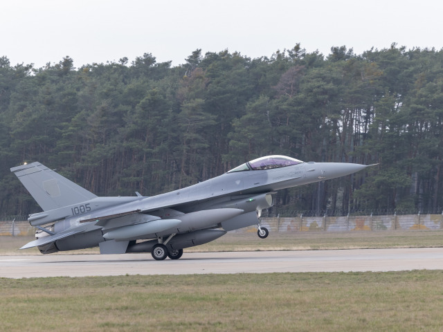 F-16 sa zrútila neďaleko Istanbulu. Pilot sa v poslednej chvíli katapultoval