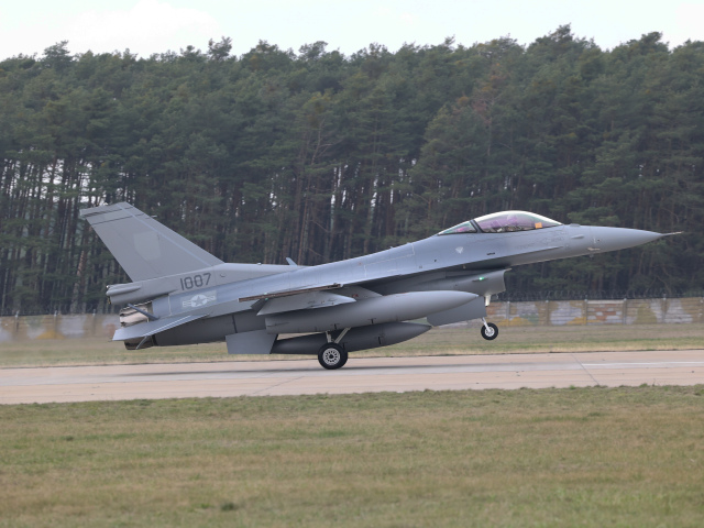 Prílet Kuchyňa F18 autor: Robert Hüttner