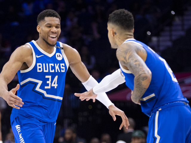 Bucks 76ers Basketball