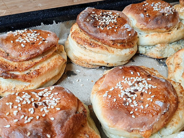 9x slané pečivo s plesňovým syrom: Pagáče, ktoré zmiznú okamžite, aj jednohubky, čo vám vydržia až do Veľkej noci