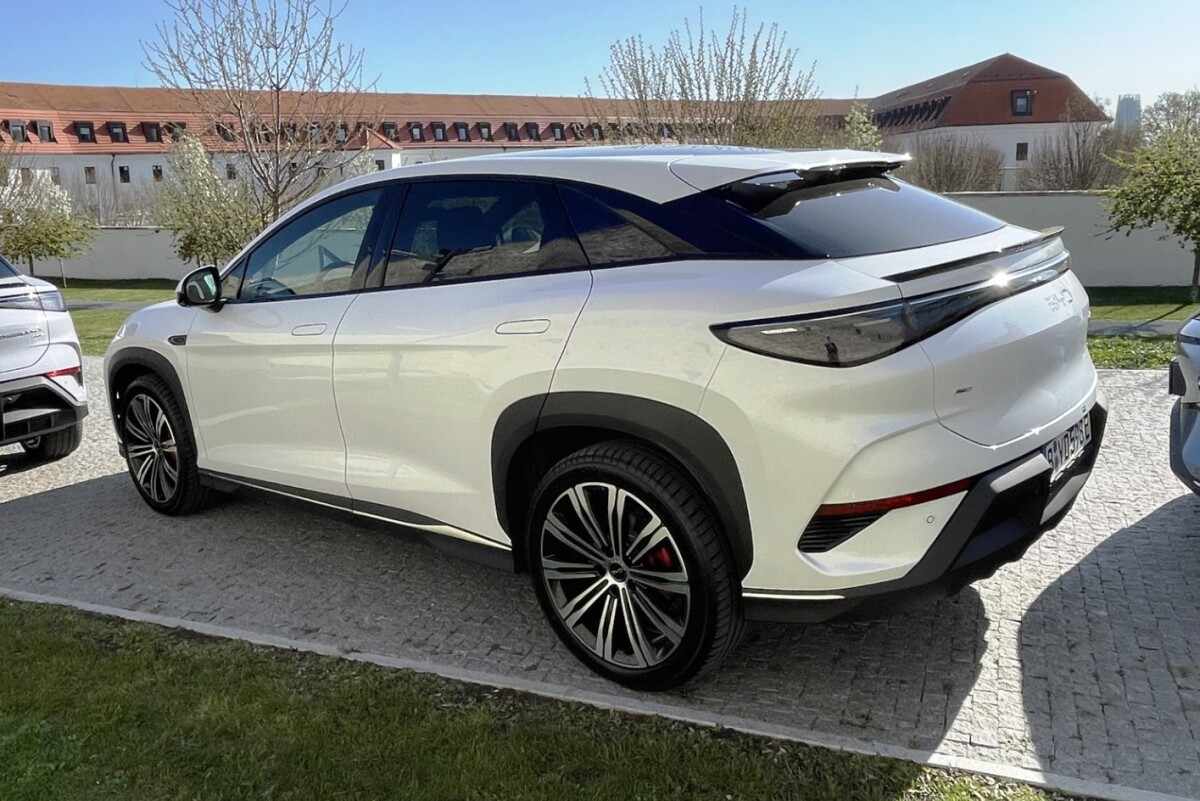 BYD Sealion 7