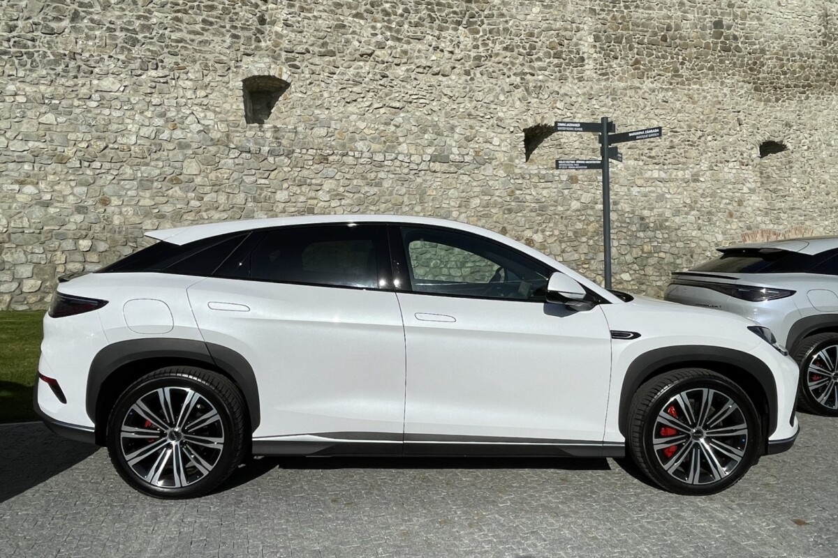 BYD Sealion 7
