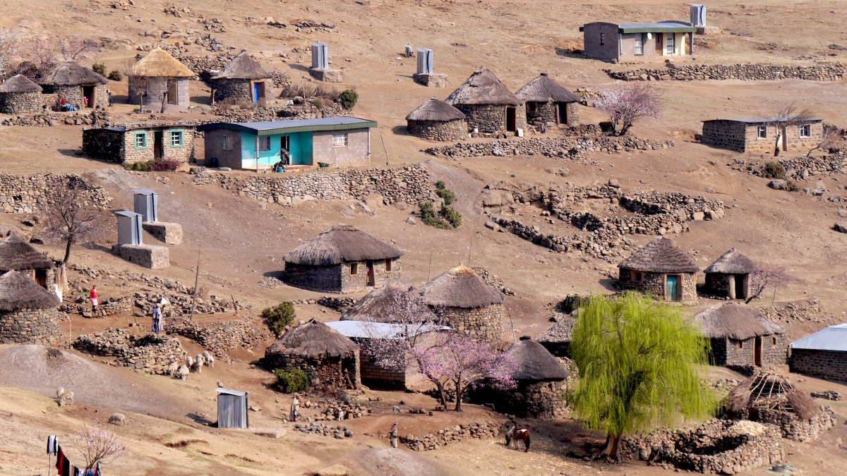 Lesotho, Afrika, dedina, chudoba, chatrče, domy,