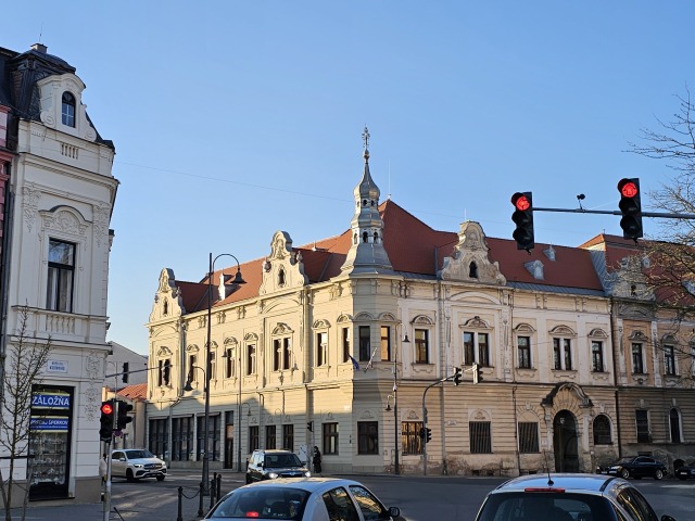 Budovy na roku Kubinyiho namestia a Masarykovej ulice v Lucenci