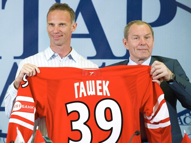 Dominik Hašek, Viačeslav Staršinov