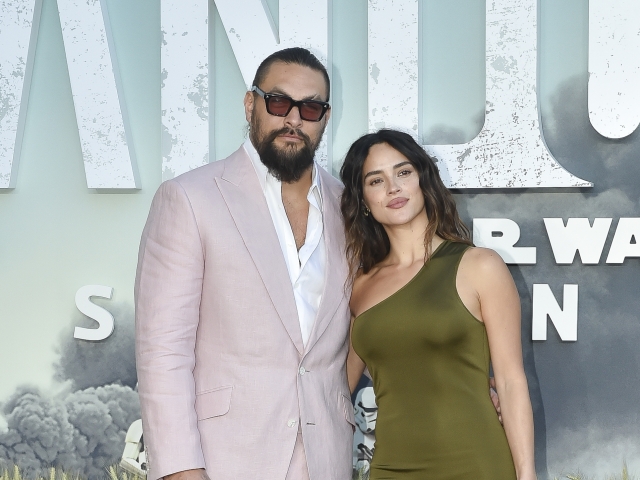 Jason Momoa a jeho partnerka Adria Arjona