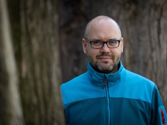 Klimatológ Pecho kritizuje okázalosť a prehnaný luxus.