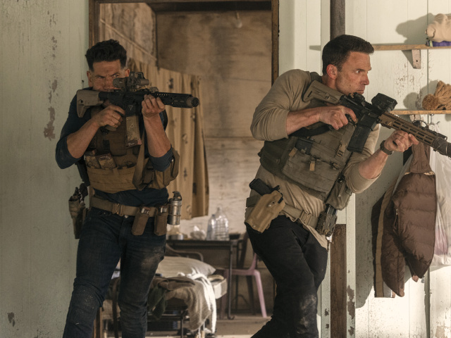 Brax (Jon Bernthal) a Christian Wolff (Ben Affleck)