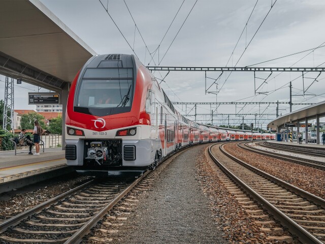 Vlak STADLER KISS Zeleznicnej spolocnosti Slovensko