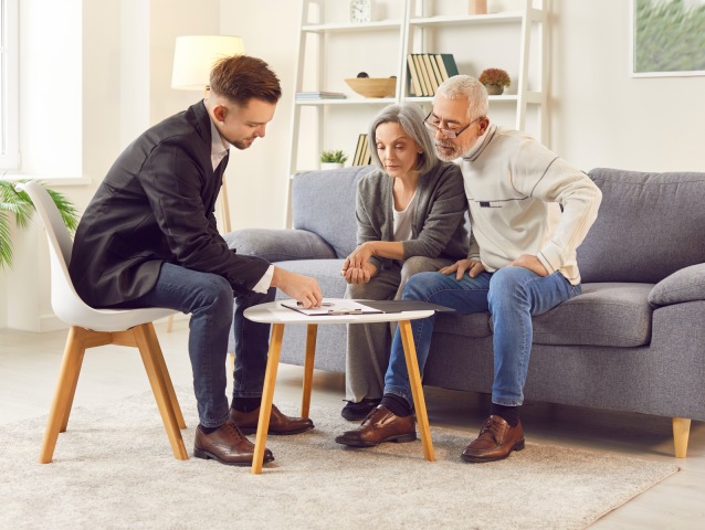 poradca, finančník, dôchodcovia, investície, seniori
