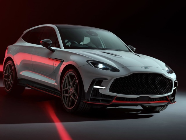 Aston Martin DBX S