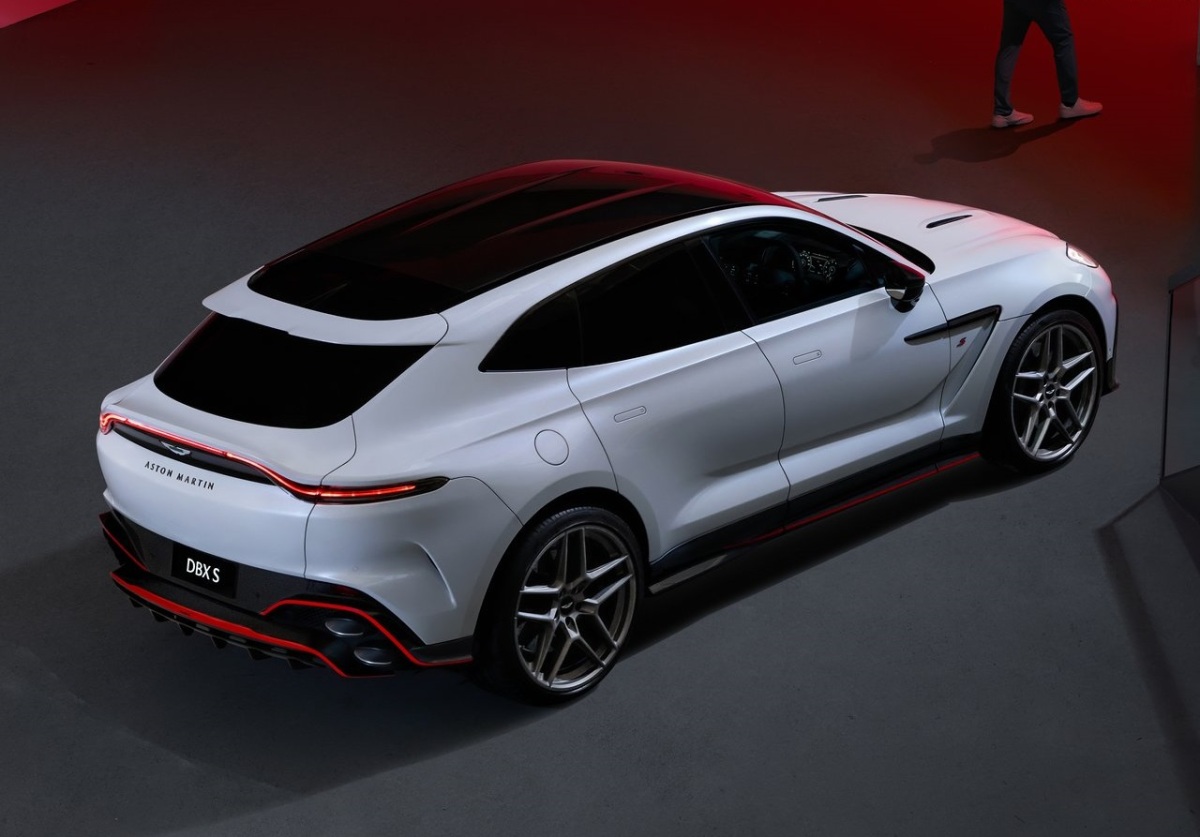 Aston Martin DBX S 4
