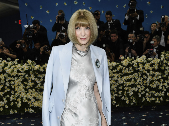 Šéfredaktorka Vogue Anna Wintour prišla oblečená v modeli Louis Vuitton. 