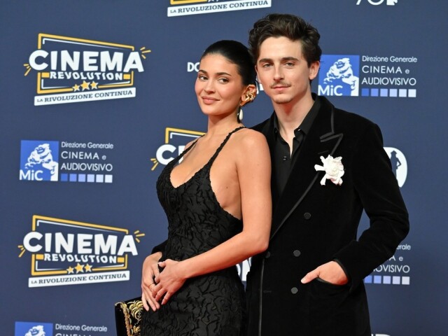 Timothee Chalamet debutoval na červenom koberci so svojou partnerkou Kylie Jenner