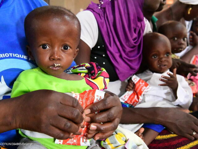 UNICEF, arašidová pasta, Modrý gombík